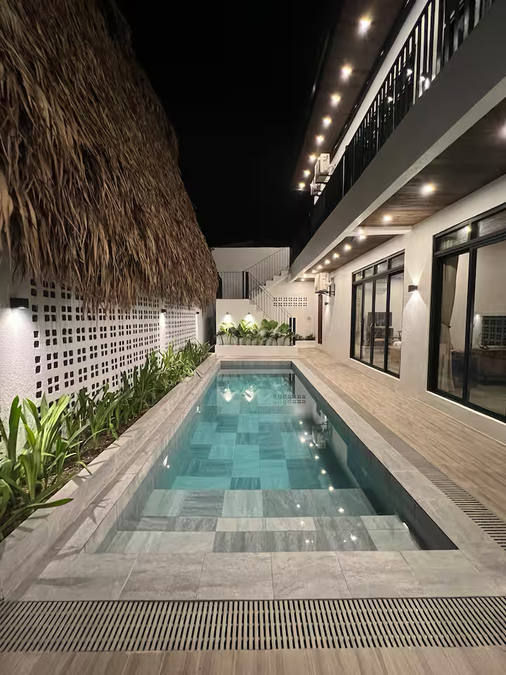 Ylaya Villa outdoor courtyard and pool